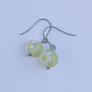 boucle d'oreille crochet fleurie blanc 004 en verre Murano