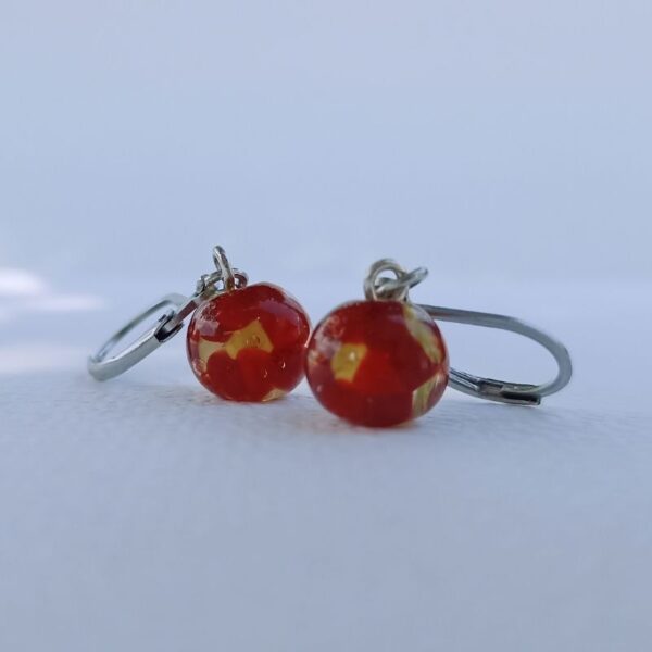 boucle d'oreille dormeuses fleur rouge 436 428 en verre
