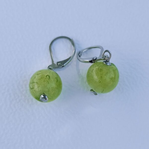 boucle d'oreille dormeuses ondine vert 024 en verre