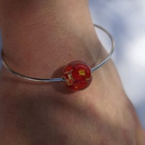 bracelet jonc bille perle fleurie rouge 436 428 verre Murano