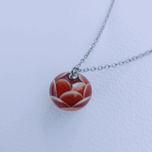 collier court perle évanescente rouge 076 en verre