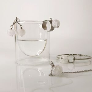 Ensemble-de-bijoux-les-pieds-dans-leau-givre