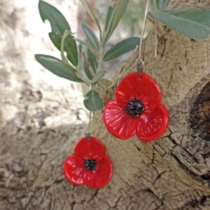 Boucles-d-oreilles-rouge-coquelicot-en-verre-de-murano-mon-petit-uni-verre