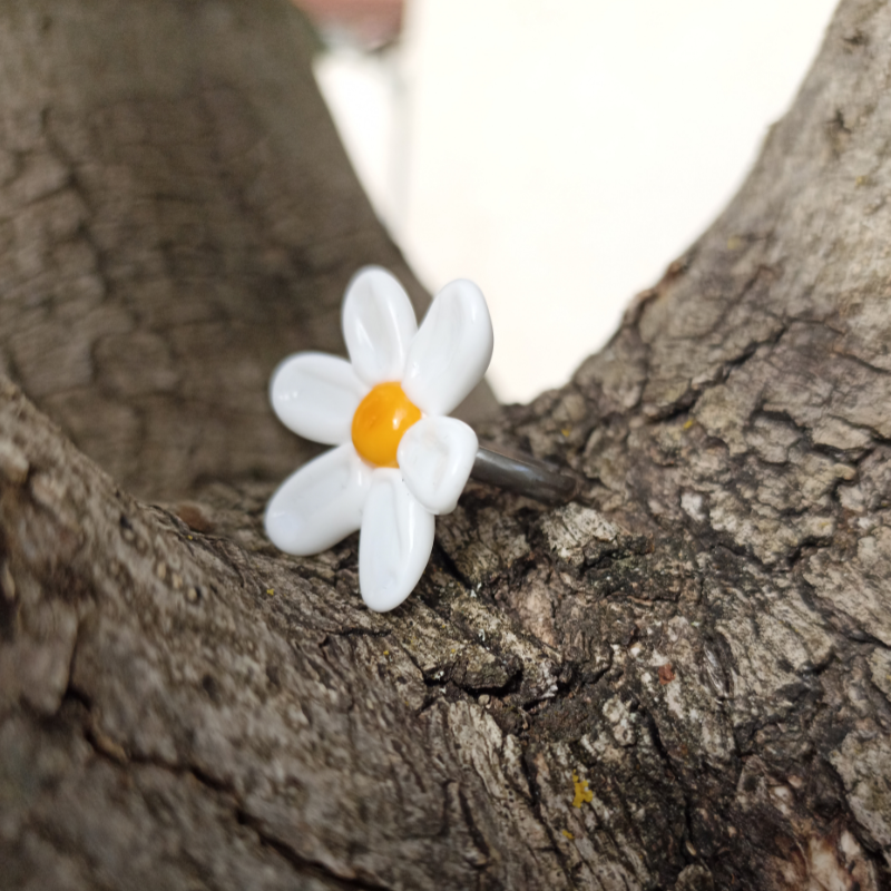 Bague Marguerite en verre filé – Collection Jardin – Image 6