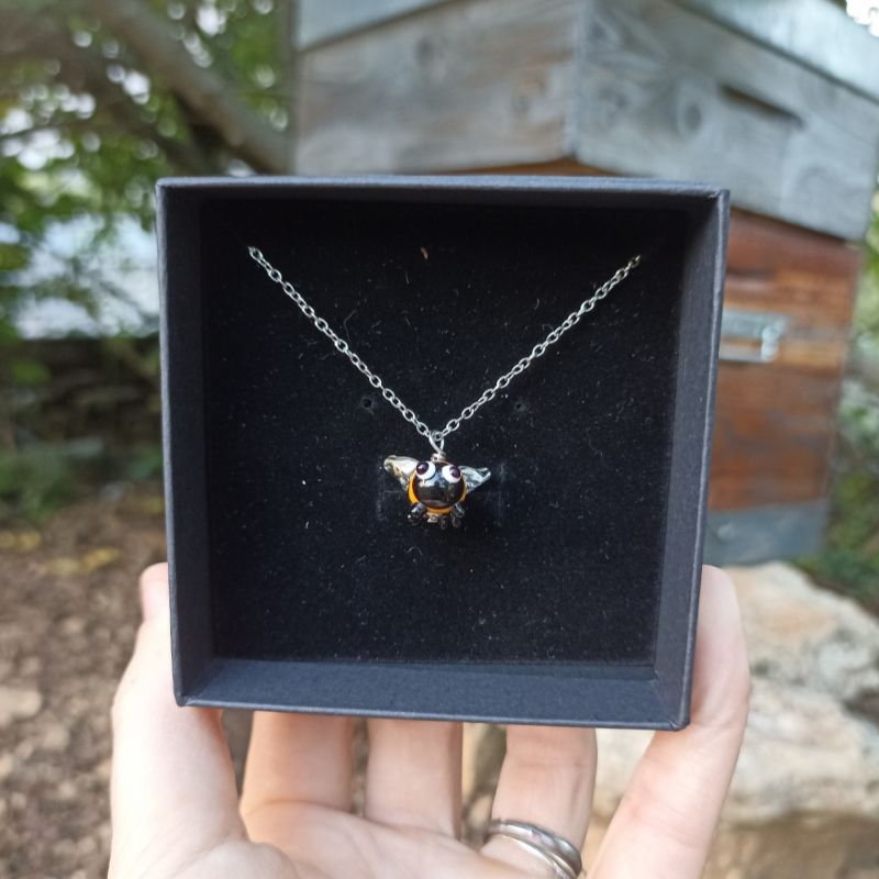 Collier Abeille en verre filé – Collection Jardin – Image 4