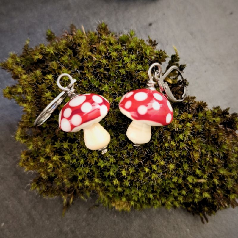 boucles-d-oreilles-dormeuse-champignon-en-verre-murano-Mon-petit-uni-verre