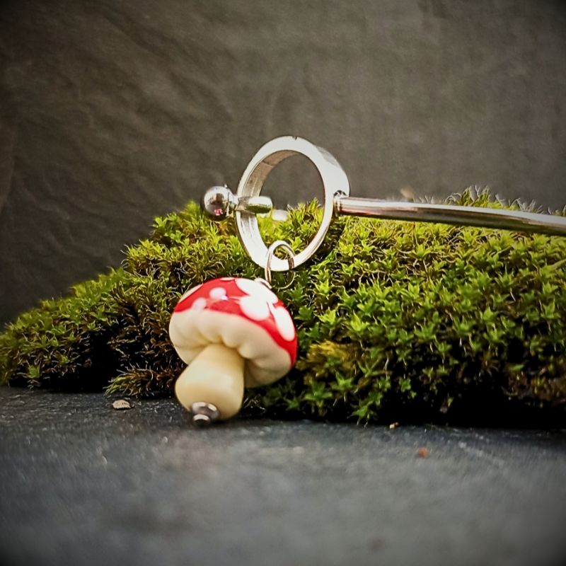 Bracelet jonc O Champignon Amanite en verre filé – Collection Jardin – Image 6