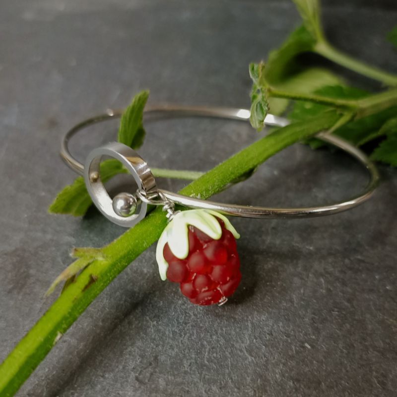 Bracelet jonc O Framboise en verre filé – Collection Jardin – Image 3